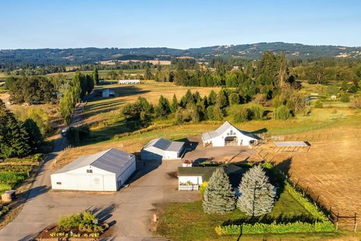 Luxury home in Hillsboro, Washington County