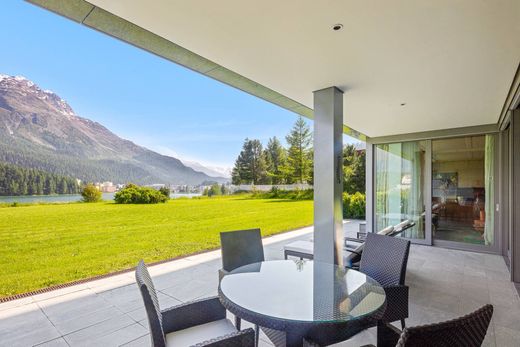 Apartment / Etagenwohnung in Sankt Moritz, Region Maloja