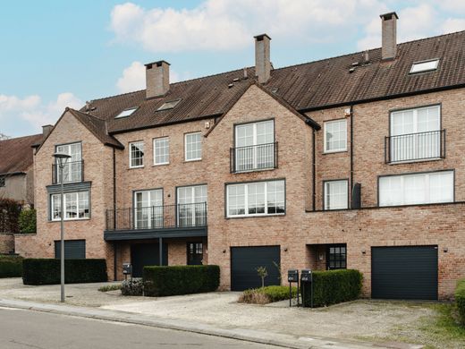 Einfamilienhaus in La Hulpe, Provinz Wallonisch-Brabant