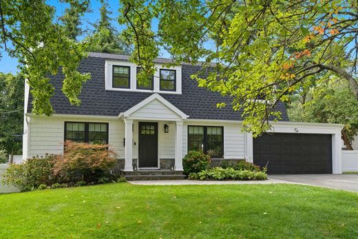 Dom jednorodzinny w East Hills, Nassau County