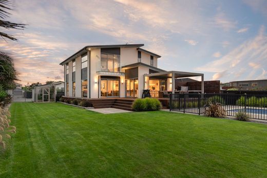 Detached House in Christchurch, Christchurch City