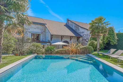 Semidetached House in Divonne-les-Bains, Ain