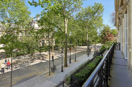 Apartment in Champs-Elysées, Madeleine, Triangle d’or, Paris