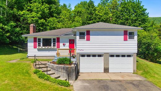 Detached House in Adams, Berkshire County