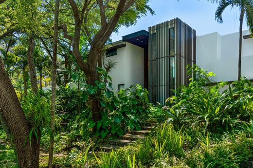 Luxury home in Pinecrest, Miami-Dade