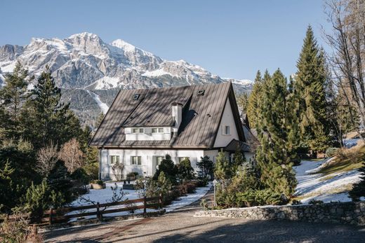 Villa Cortina d'Ampezzo, Belluno ilçesinde