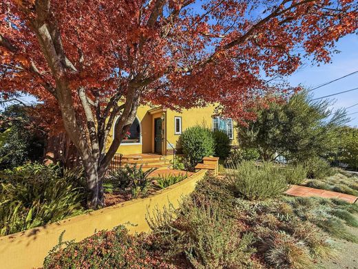 Detached House in San Carlos, San Mateo County