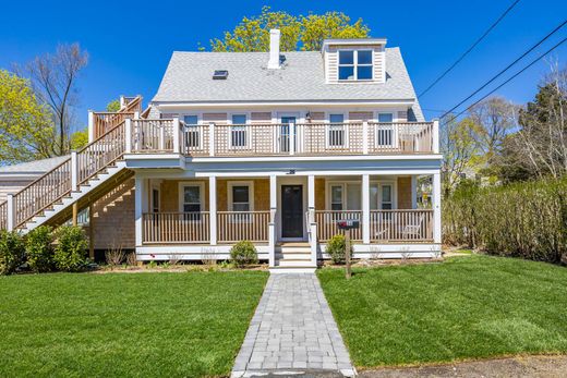 아파트 / Provincetown, Barnstable County