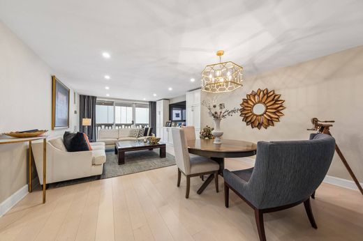 Luxury home in Fort Lee, Bergen County