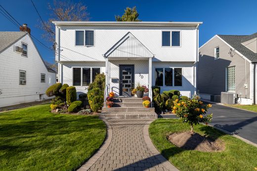 Detached House in Lynbrook, Nassau County