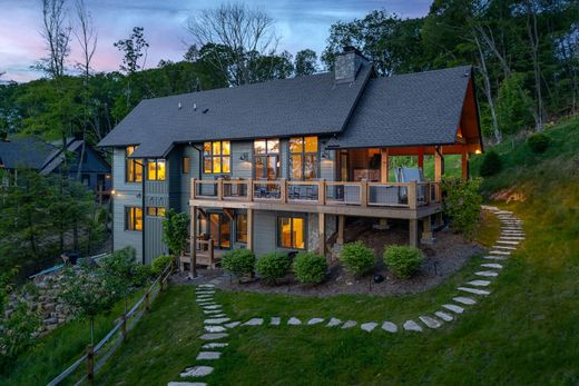 Detached House in Elk Park, Avery County