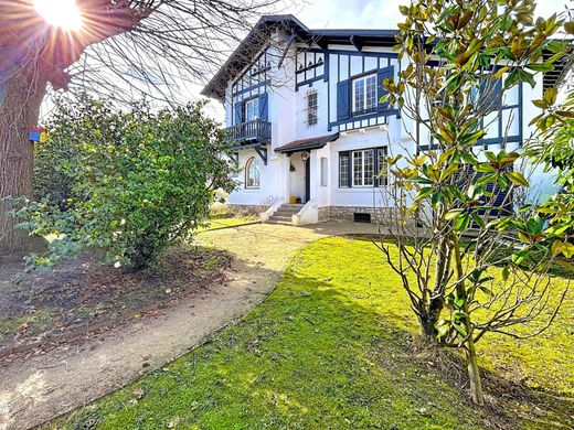 Einfamilienhaus in Biarritz, Pyrénées-Atlantiques
