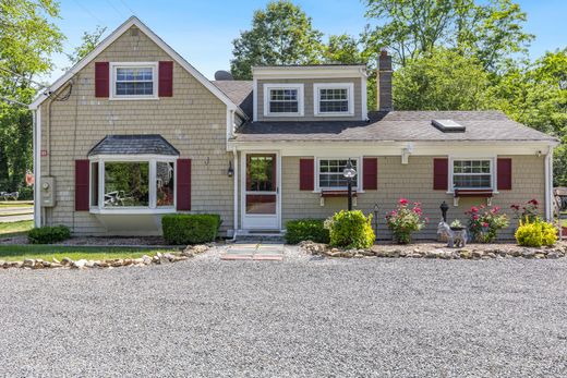 Detached House in Forestdale, Barnstable County