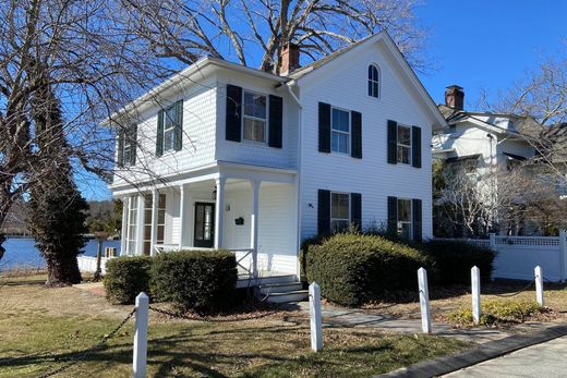 Detached House in Essex, Middlesex County