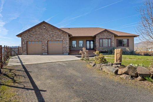 Luxury home in Dallesport, Klickitat County