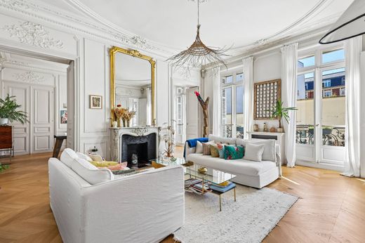 Apartment in Canal Saint Martin, Château d’Eau, Porte Saint-Denis, Paris