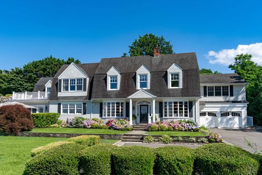 Vrijstaand huis in Glen Cove, Nassau County