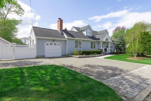 Detached House in Saint James, Suffolk County