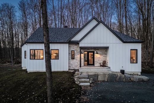 Detached House in Sutton, Montérégie