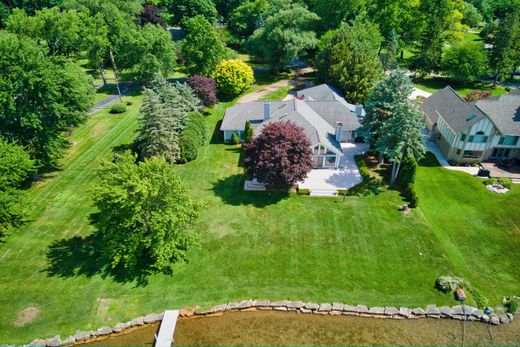 Einfamilienhaus in Lake Angelus, Oakland County