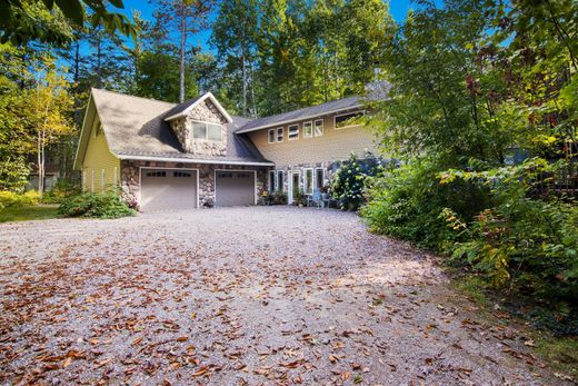 Detached House in Kalkaska, Kalkaska County