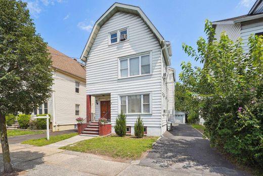 Luxury home in Bloomfield, Essex County
