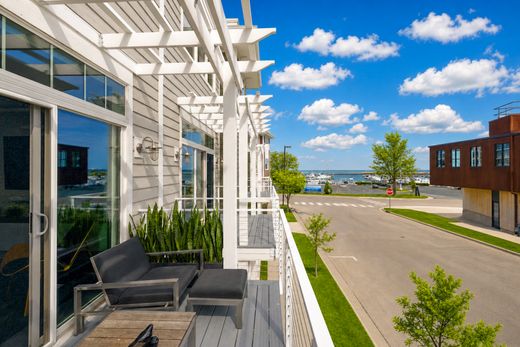 Apartment in Port Washington, Ozaukee County
