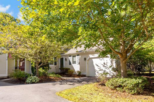 Apartment / Etagenwohnung in Mashpee, Barnstable County