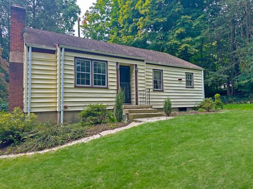 Detached House in Norwalk, Fairfield County