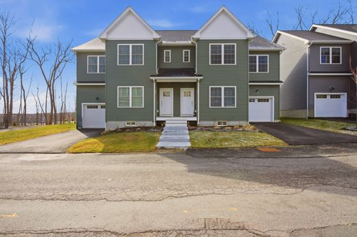 Apartment in Johnston, Providence County