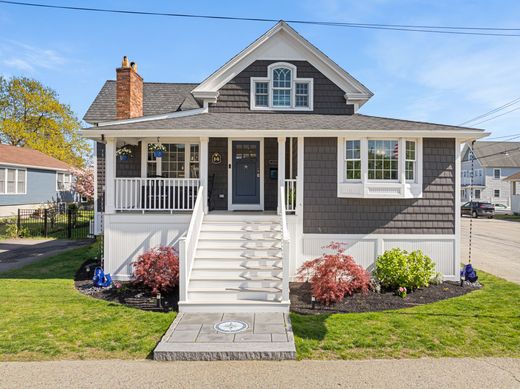 Detached House in Hull, Plymouth County