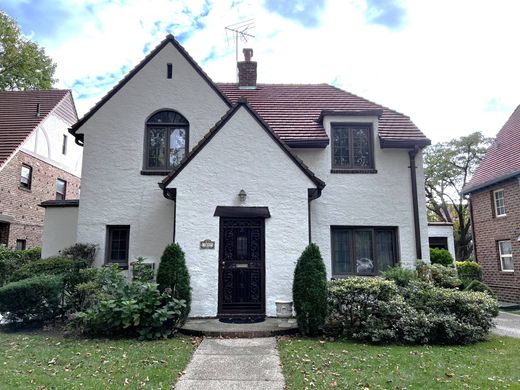 تاون هاوس ﻓﻲ Forest Hills, Queens County