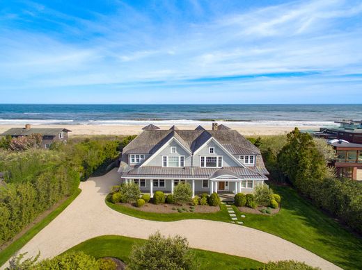 Detached House in Bridgehampton, Suffolk County