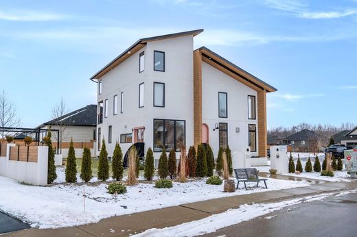 Detached House in Tillsonburg, Ontario