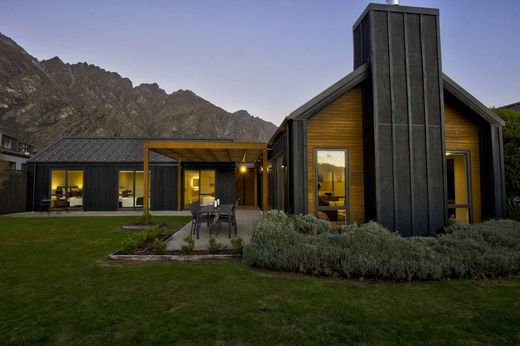 Detached House in Queenstown, Queenstown-Lakes District