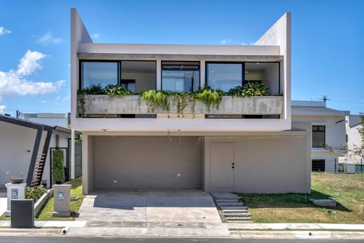 ‏בית חד-משפחתי ב  San Rafael, Cantón de Alajuela