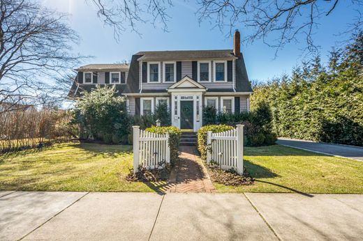Detached House in Garden City, Nassau County