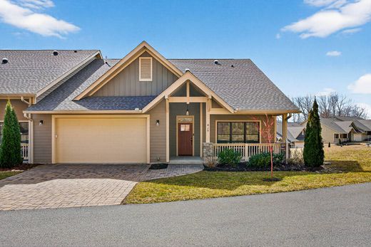 Einfamilienhaus in Hendersonville, Henderson County