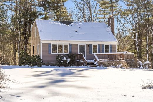 Detached House in Forestdale, Barnstable County