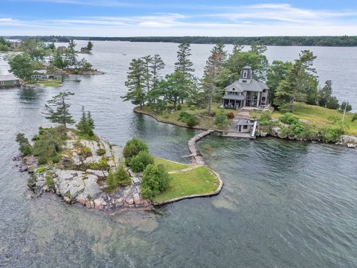 Detached House in Alexandria Bay, Jefferson County