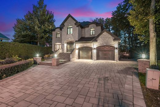 Vrijstaand huis in Blainville, Laurentides