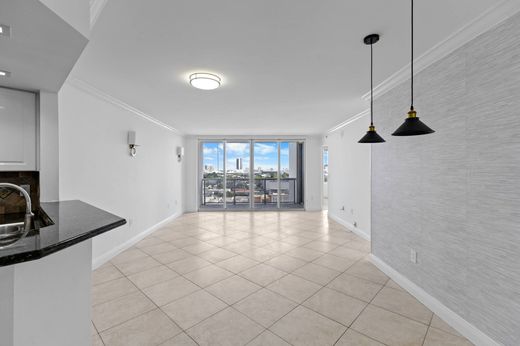 Miami Beach, Miami-Dade Countyのアパートメント