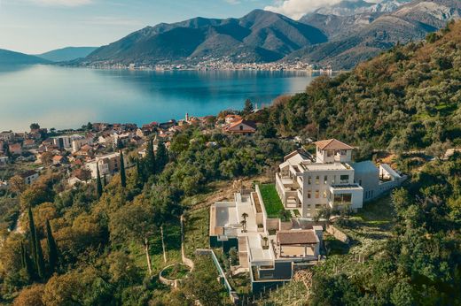 Villa a Teodo, Tivat