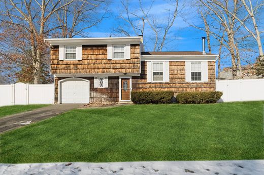 Detached House in Port Jefferson Station, Suffolk County