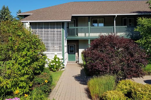 Apartment in Collingwood, Ontario