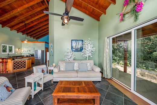 Vrijstaand huis in Roatán