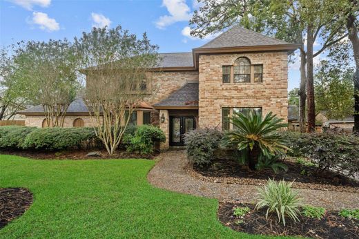 Luxury home in Kingwood, Harris County