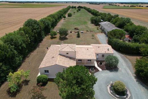 Vrijstaand huis in Montroy, Charente-Maritime