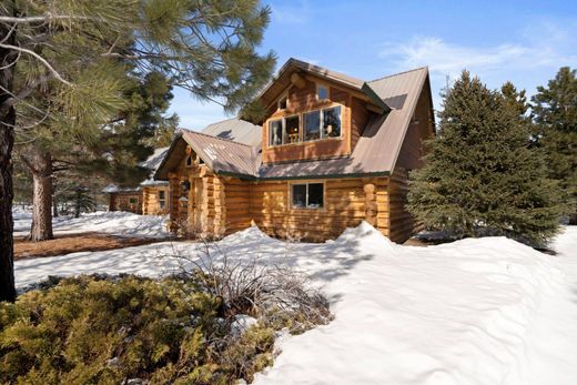 Luxury home in Gilchrist, Klamath County