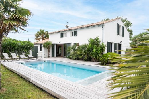 Detached House in La Couarde-sur-Mer, Charente-Maritime